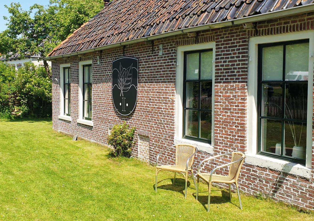 Fakansjehus Sfeervol Met Fijne Tuin Jirnsum Eksteriør bilde